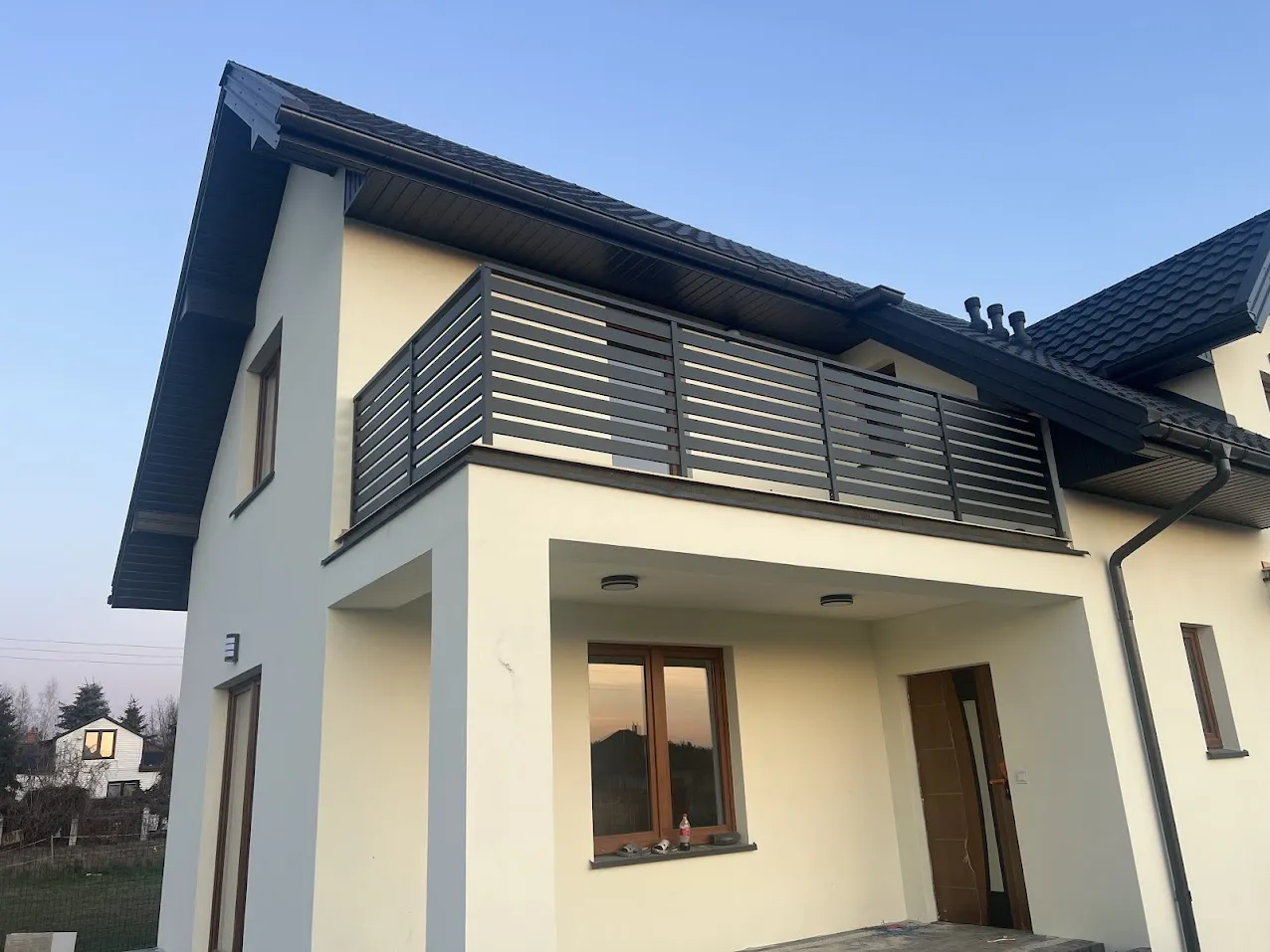 Balustrada z aluminium i szkła