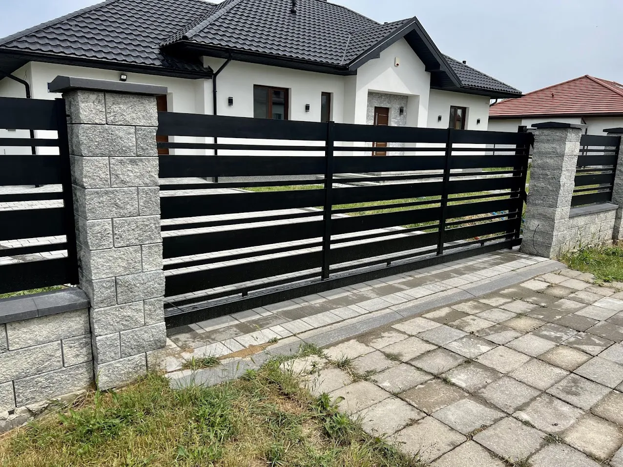 Ogrodzenie aluminiowe z bramą przesuwną konstruX